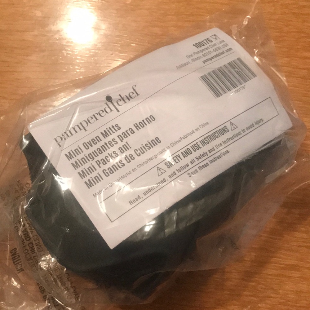 Pampered chef mini silicone oven mitts